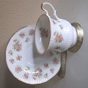Bone China Tea Cup and saucer  ROYAL MINSTER ENGLAND tiny pink flowers (D26)